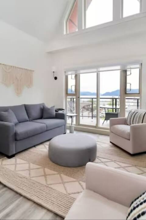 Lakeview Splendor- 7BR Penthouse Bliss Combo unit