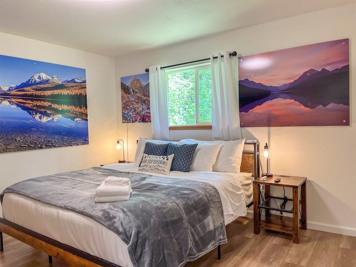 Modern Cabin - 12 Minutes to Glacier!