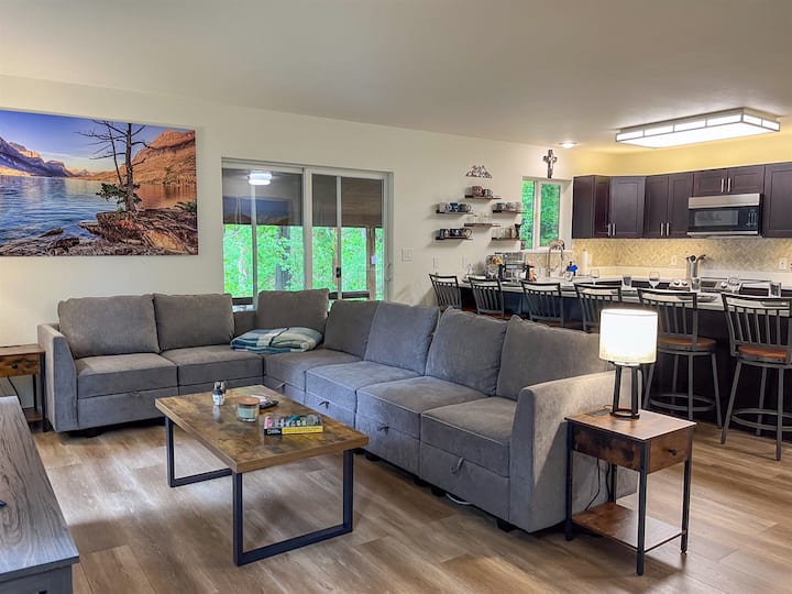 Modern Cabin - 12 Minutes to Glacier!