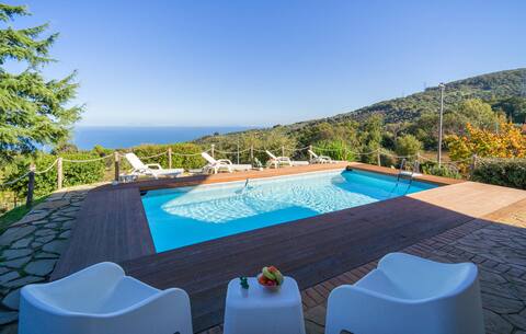 4 bedroom awesome home in Caronia