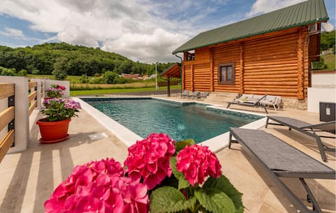 Kolibe Lika - The Valley