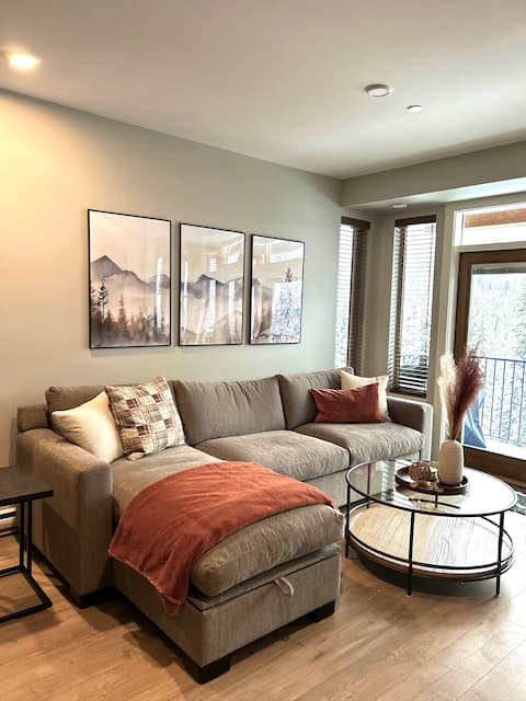 Popular Airbnb listing: Powder Heights Unit 20 in Sun Peaks Mountain