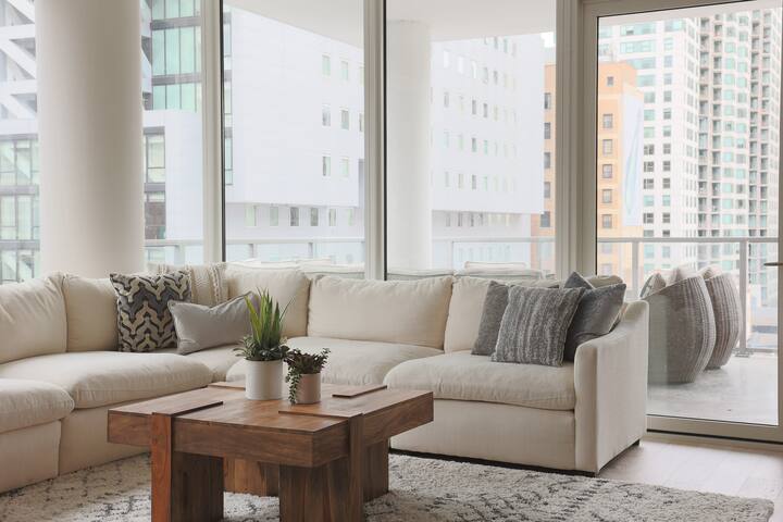 Luxury Loft Collection 03 – Terrace – River North gallery image 3