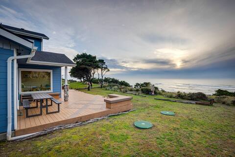 Dreamy Port Orford Home w/ Oceanfront Views