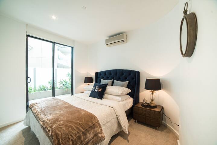 Riverside Retreat: Pool, Free Parking, Near Yarra gallery image 3