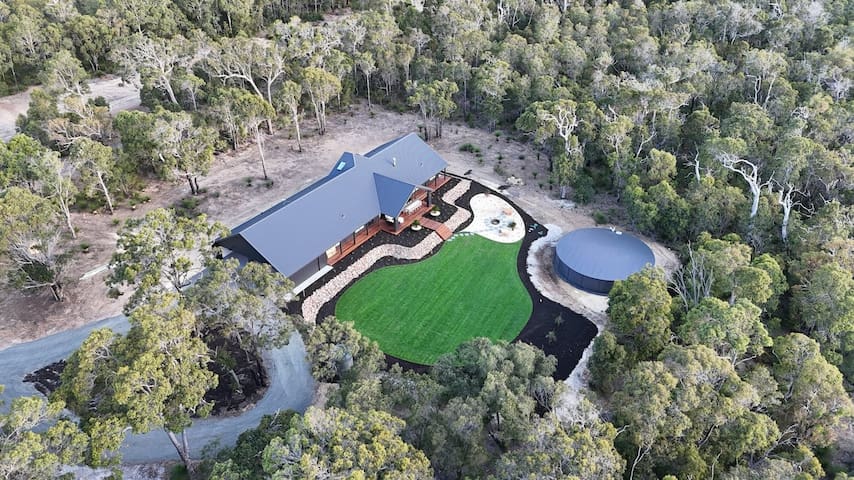 Burnside Barnhouse – Brand New 5 Star Luxury