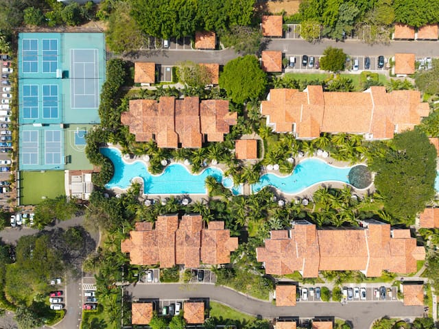 Sunset Infinity Pool & Pickleball Retreat
