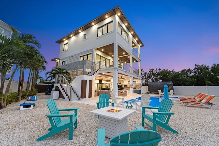 Luxury Seaside Escape ~ Pool ~ Dock ~ Scenic Views