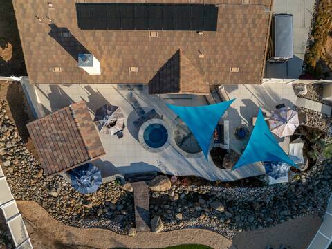 Modern Paradise of East County-4BR-Jacuzzi