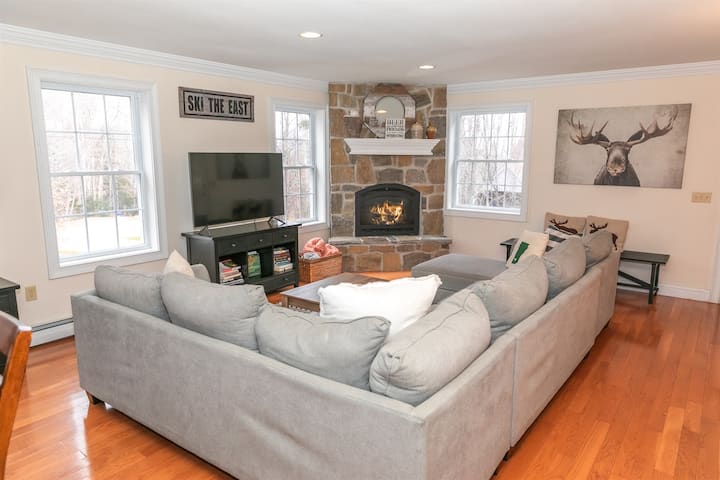 Spacious Chalet - Petfriendly/hottub/firepit/gamer - Wilmington, VT