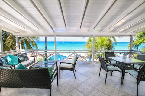 Chic Beachfront Apartment - Bora Upper