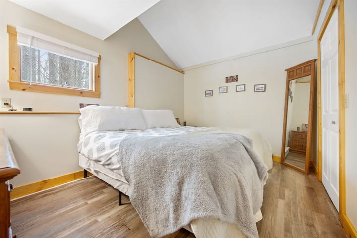 First Floor King Bedroom