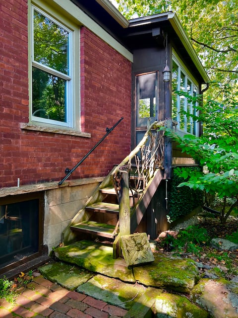 Moss Cottage - Historic home. Easy walk to campus!