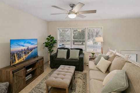 Home W/ Large Deck, Libertyville - Near Naval Base