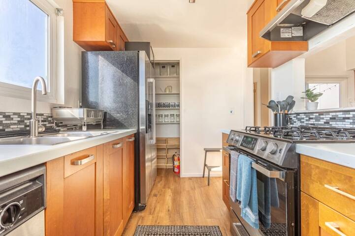 Spectacular Ocean and Pier View Family Vacation gallery image 5