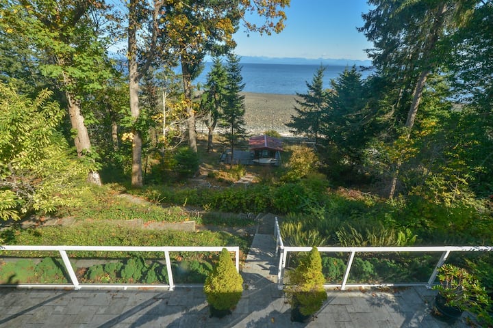 Oceanfront Retreat w/ Cabana, Views & EV Charger