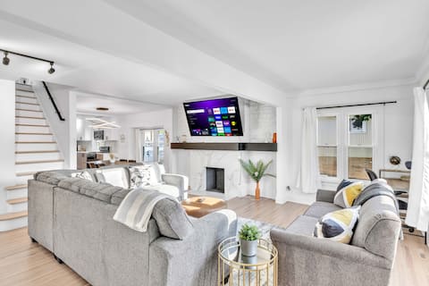 Elegant Haven: 4BR/3BA Retreat