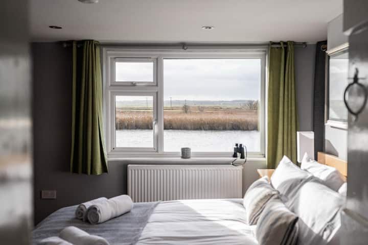 Რივერსაიდ-კოტეჯი, დიდი იარმუთი - მასპინძელი და საცხოვრებელი