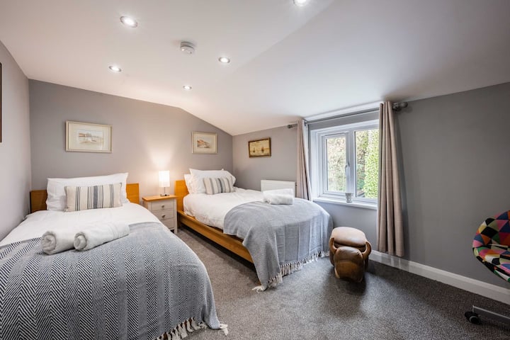 Რივერსაიდ-კოტეჯი, დიდი იარმუთი - მასპინძელი და საცხოვრებელი