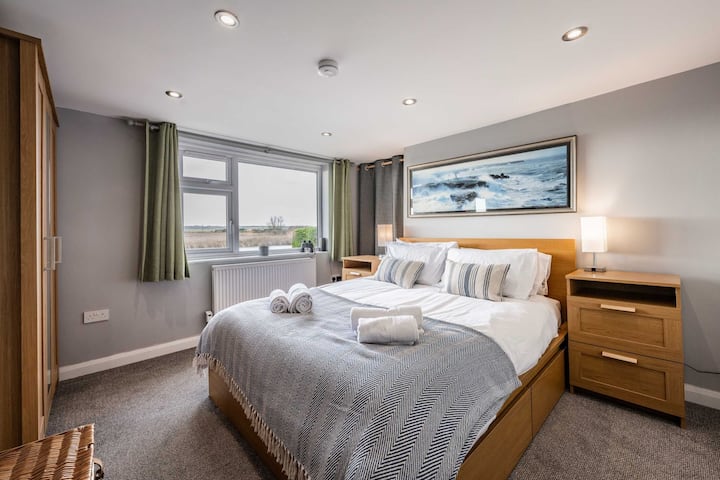 Რივერსაიდ-კოტეჯი, დიდი იარმუთი - მასპინძელი და საცხოვრებელი