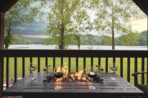 Lakefront! w/ Kayaks, Hot Tub, Pool. Firepit, Park