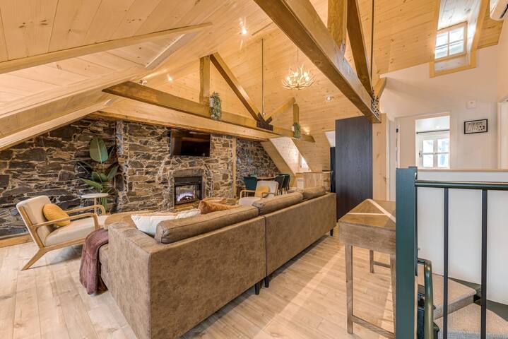 Gorgeous 3 Bedroom 2-floor Old Quebec Townhouse gallery image 3