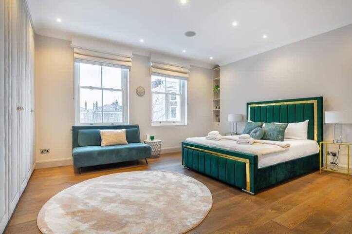 London Chelsea 5BR Beautiful Triplex House gallery image 3