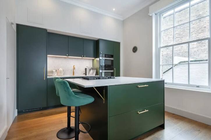 London Chelsea 5BR Beautiful Triplex House gallery image 5