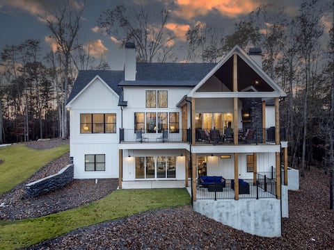 Lakeside Haven with Gourmet Kitchen