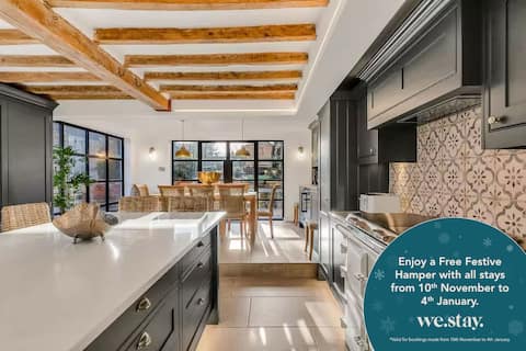 Marsh Mallow Cottage - Hot Tub Packages Available