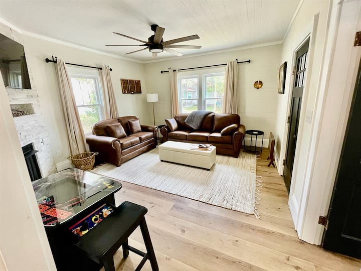 Charming Family Cottage | Sleeps 8 - Dayton, TN