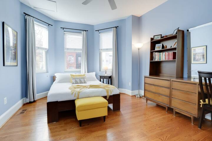 Sojourn Spacious Historic 2 BR with Modern Updates gallery image 3