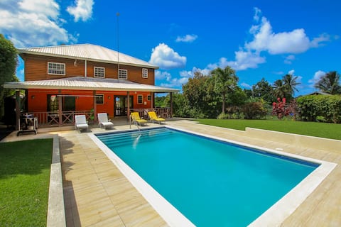 Family Friendly 4-Bed Home with Pool - Chindwin