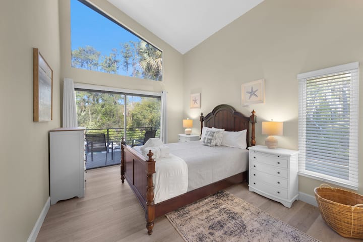 Spavaća soba 2, glavna razina: udoban bračni krevet