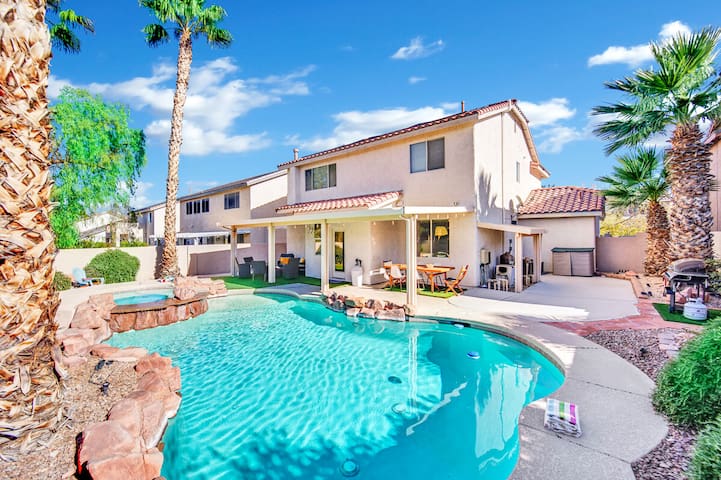 Pool Spa & Movie Retreat: 4BR Home Backyard Oasis