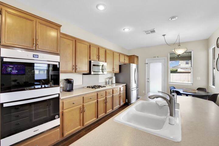 Pool Spa & Movie Retreat: 4BR Home Backyard Oasis gallery image 5