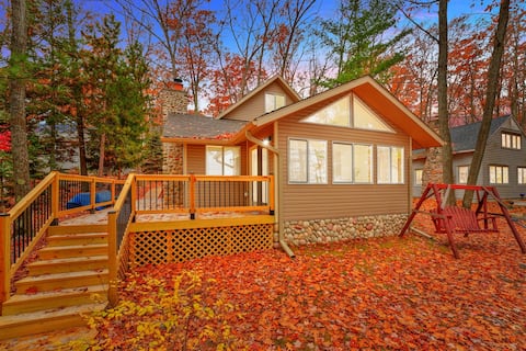 Lakefront - Fall Colors Family Getaway with Dock!