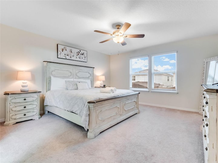 Спалня 2. Спалня тип „Grand Master King“ и голяма баня. Голям душ и дрешник. Спяща 2.