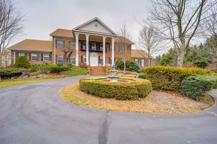 Immaculate Boone Villa W/ Entertainment Lounge! - Boone, NC