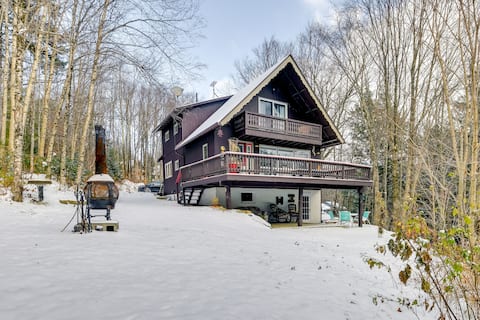 Pet-Friendly Home w/ Deck: 4 Mi to Jay Peak Resort
