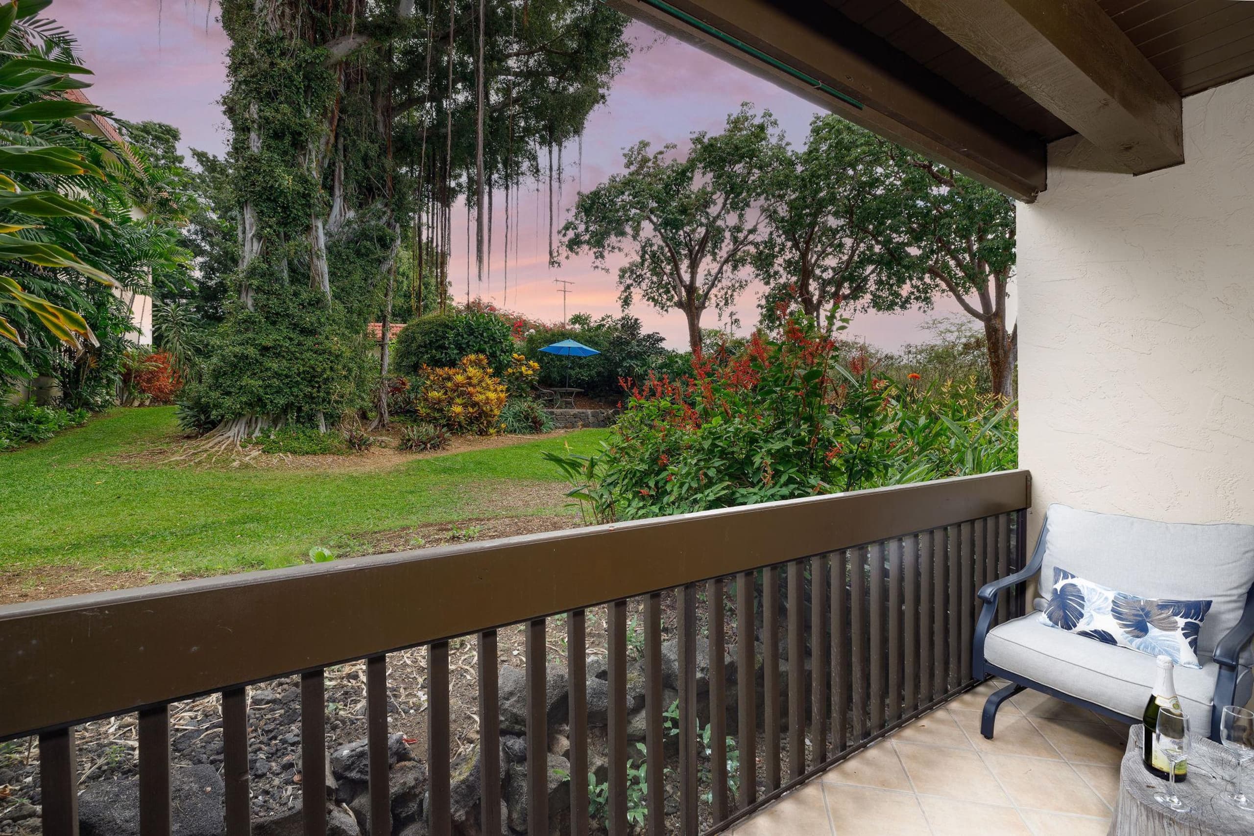 Condo in Kailua-Kona · ★5.0 · 2 bedrooms · 3 beds · 2 private baths - Image 18