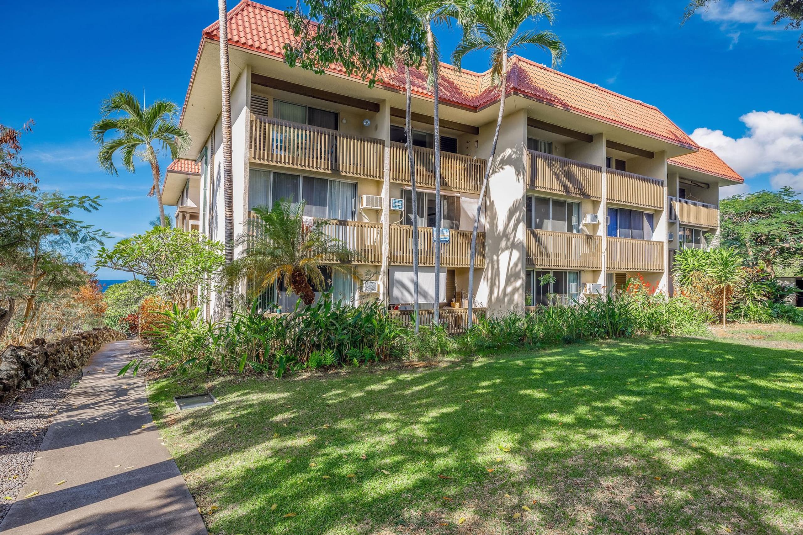 Condo in Kailua-Kona · ★5.0 · 2 bedrooms · 3 beds · 2 private baths - Image 32