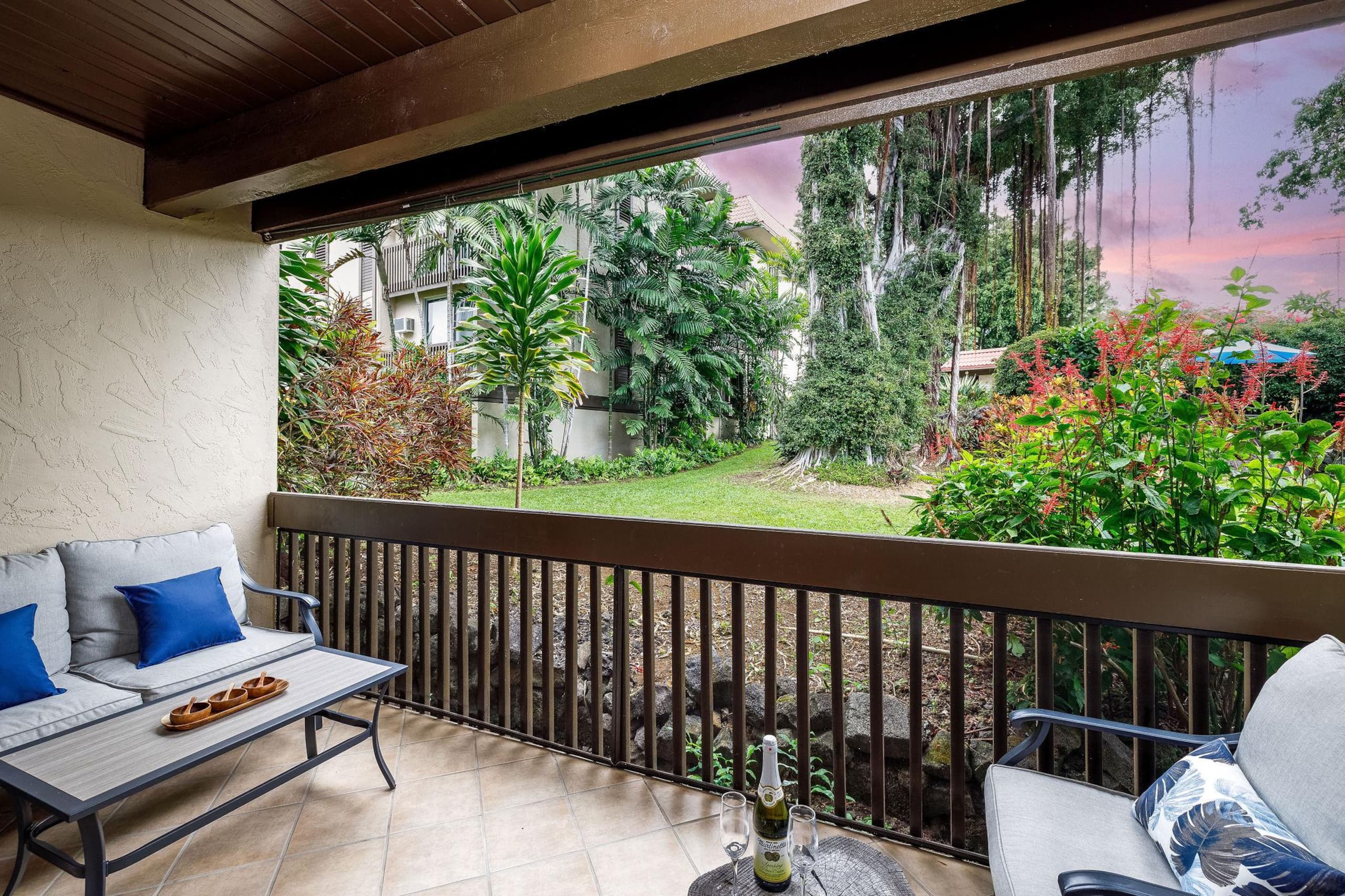 Condo in Kailua-Kona · ★5.0 · 2 bedrooms · 3 beds · 2 private baths - Image 1