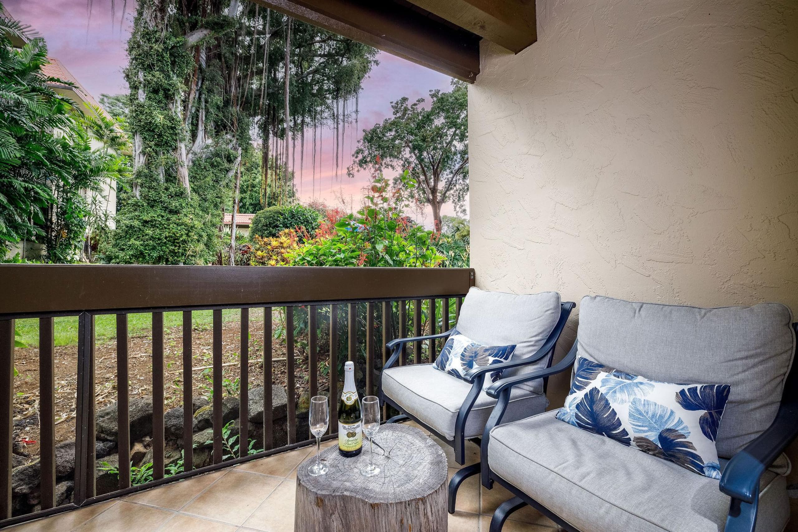 Condo in Kailua-Kona · ★5.0 · 2 bedrooms · 3 beds · 2 private baths - Image 2