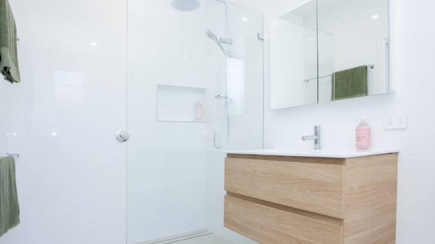 Old Bark House Pet Friendly gallery image 5