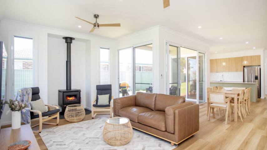 Old Bark House Pet Friendly gallery image 2