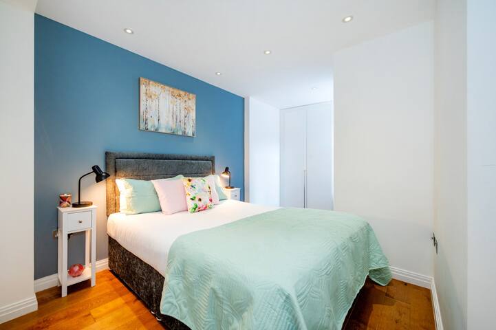 Elegant 2 Bedroom in Covent Garden gallery image 5