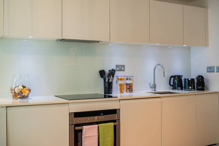 Elegant 2 Bedroom in Covent Garden gallery image 2