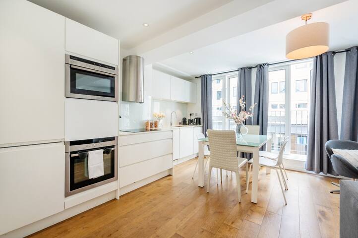 Splendid 2 Bedroom in Covent Garden gallery image 2