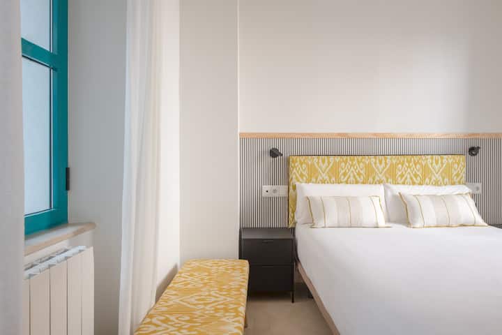 חדר שינה שלישי עם מיטת קווין סייז 